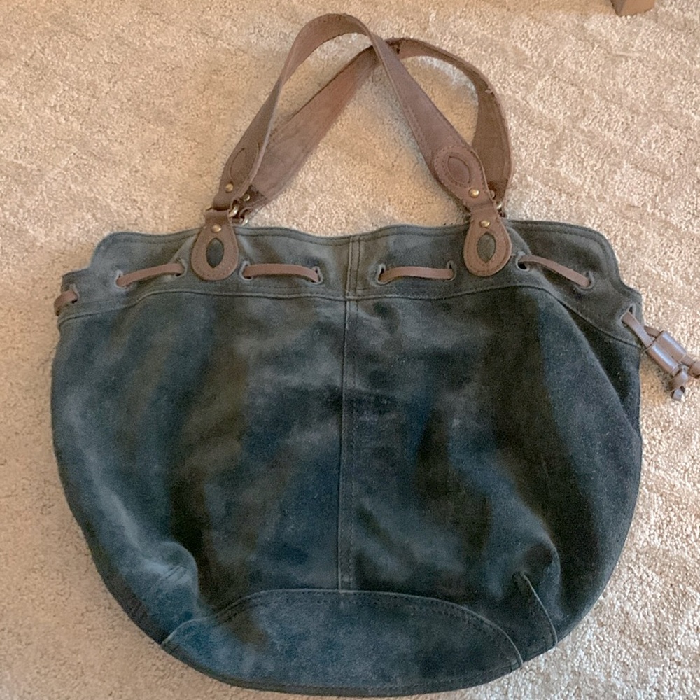 Lucky Brand sued satchel